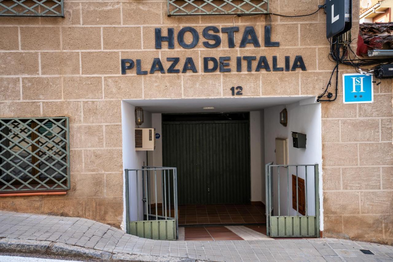 Hotel Hostal Plaza De Italia Caces Exterior foto